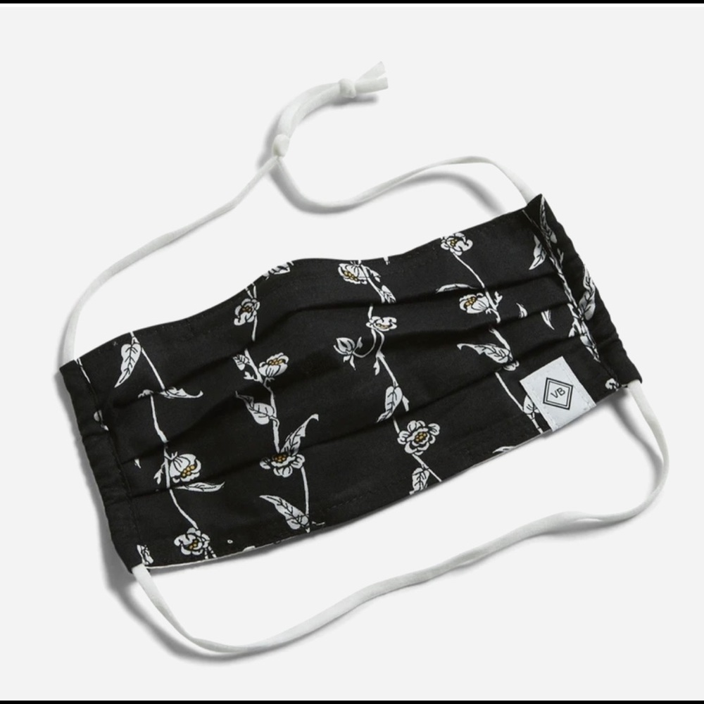 Vera Bradley pleated face mask-Bedford Vines